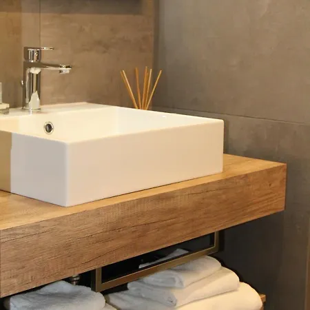 Eighty Four Luxury Penzion 3*